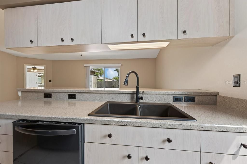 For Sale: $375,000 (3 beds, 2 baths, 1320 Square Feet)