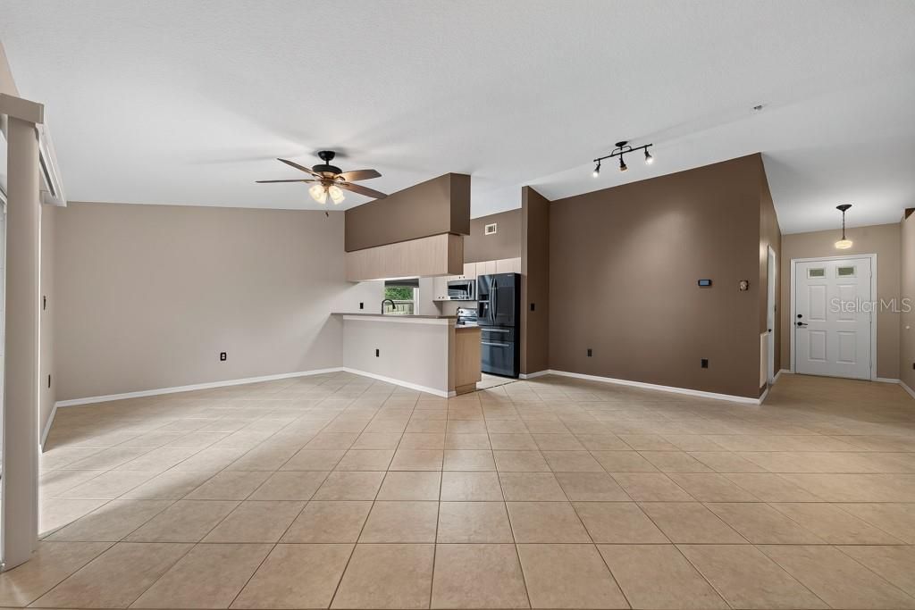 For Sale: $375,000 (3 beds, 2 baths, 1320 Square Feet)