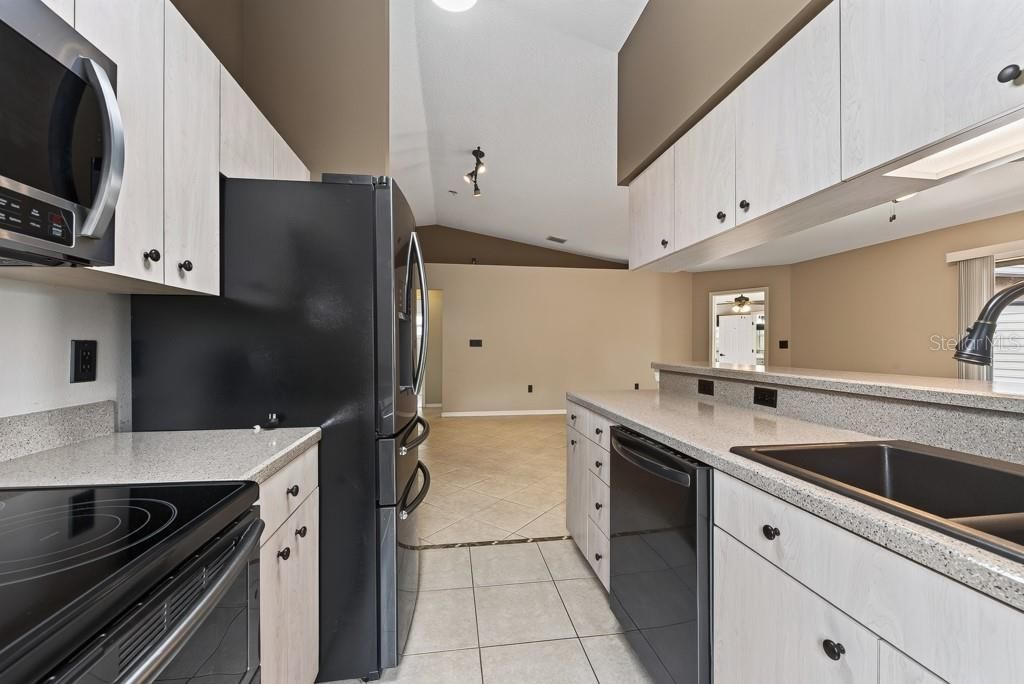 For Sale: $375,000 (3 beds, 2 baths, 1320 Square Feet)