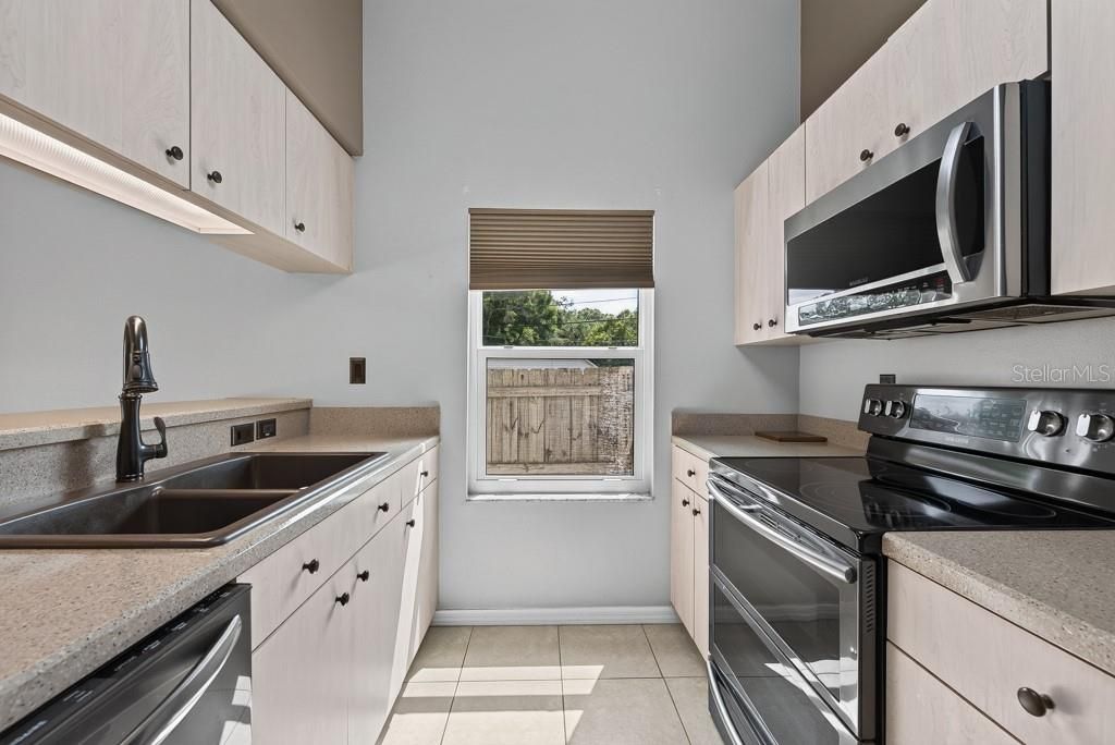 For Sale: $375,000 (3 beds, 2 baths, 1320 Square Feet)