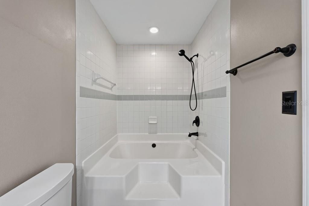 For Sale: $375,000 (3 beds, 2 baths, 1320 Square Feet)