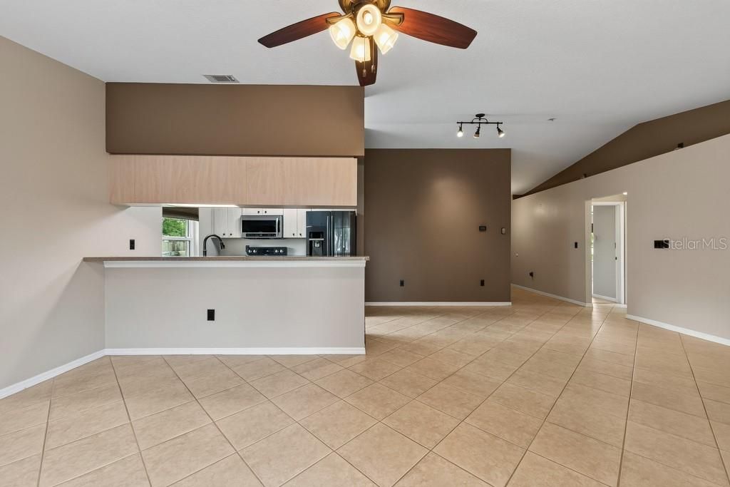 For Sale: $375,000 (3 beds, 2 baths, 1320 Square Feet)