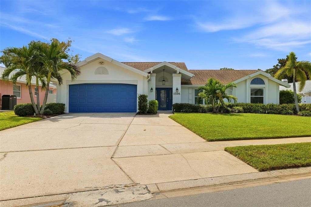 For Sale: $729,000 (3 beds, 2 baths, 1870 Square Feet)