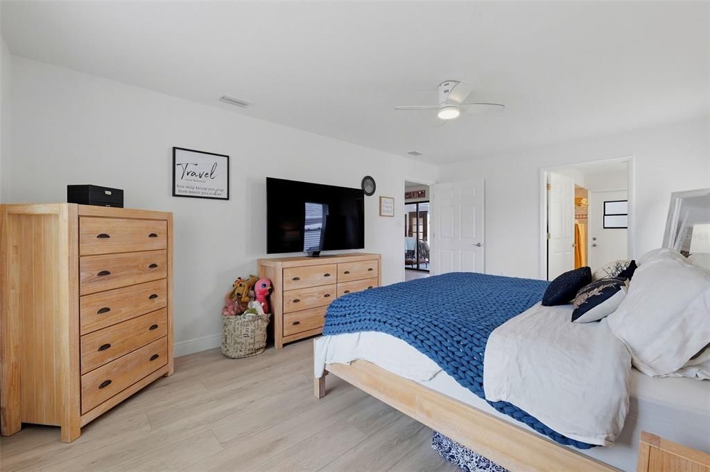 For Sale: $729,000 (3 beds, 2 baths, 1870 Square Feet)