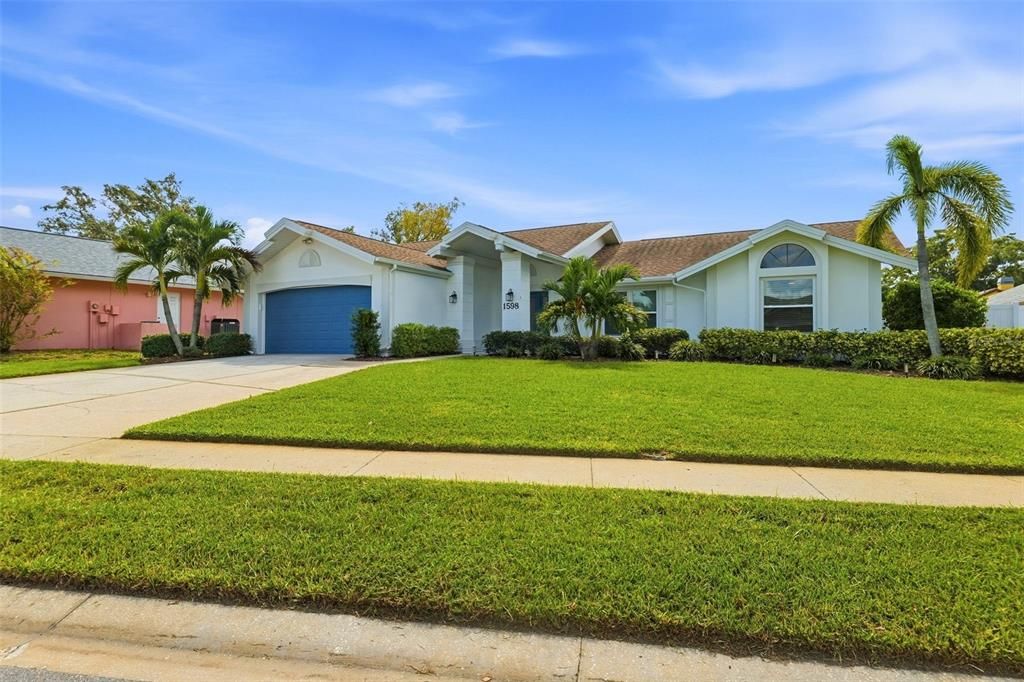 For Sale: $729,000 (3 beds, 2 baths, 1870 Square Feet)