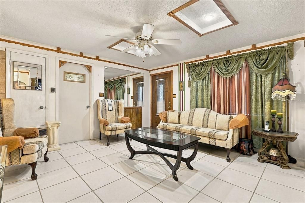 На продажу: $315,000 (3 спален, 3 ванн, 1894 Квадратных фут)
