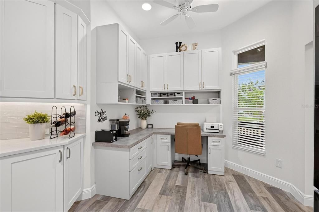 For Sale: $699,900 (3 beds, 2 baths, 2033 Square Feet)