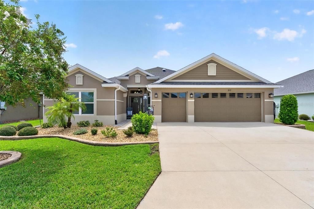 For Sale: $699,900 (3 beds, 2 baths, 2033 Square Feet)