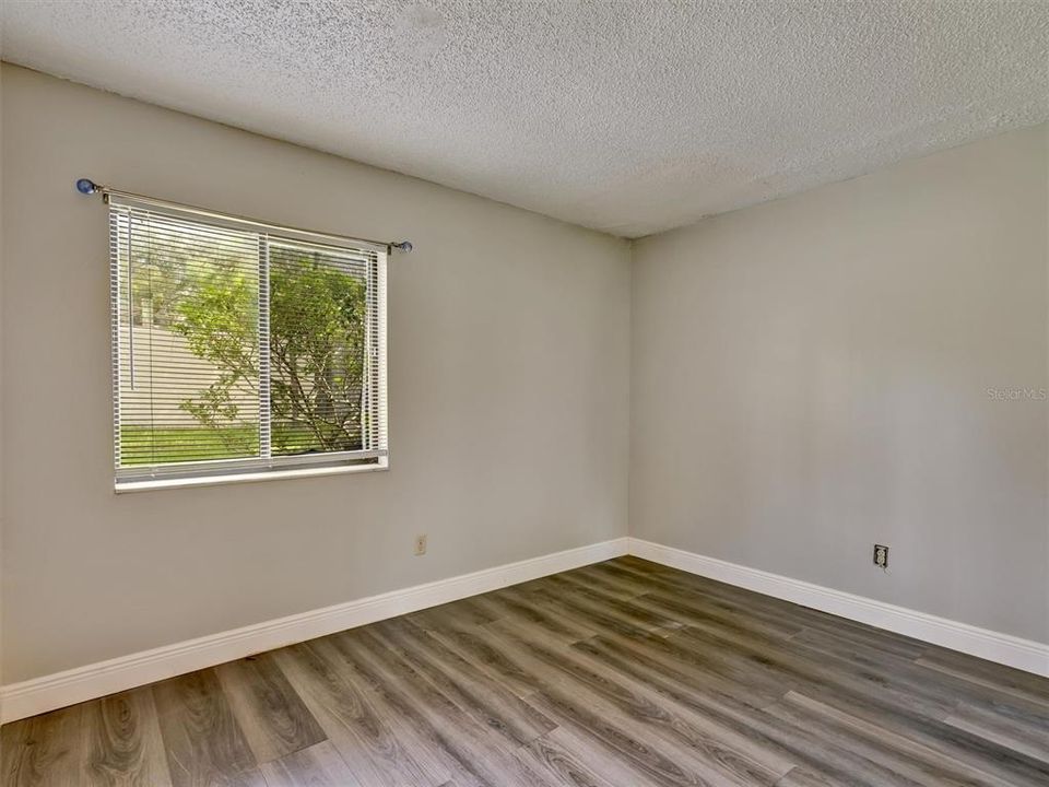 For Sale: $265,000 (3 beds, 2 baths, 1300 Square Feet)