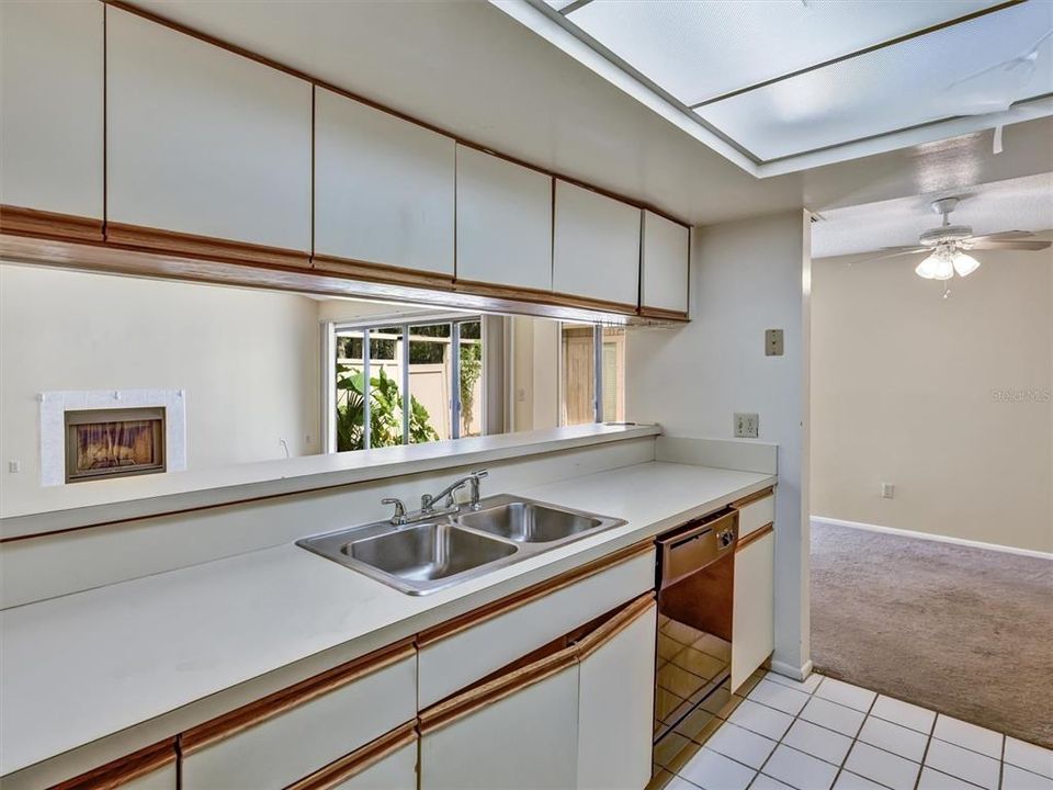 For Sale: $265,000 (3 beds, 2 baths, 1300 Square Feet)