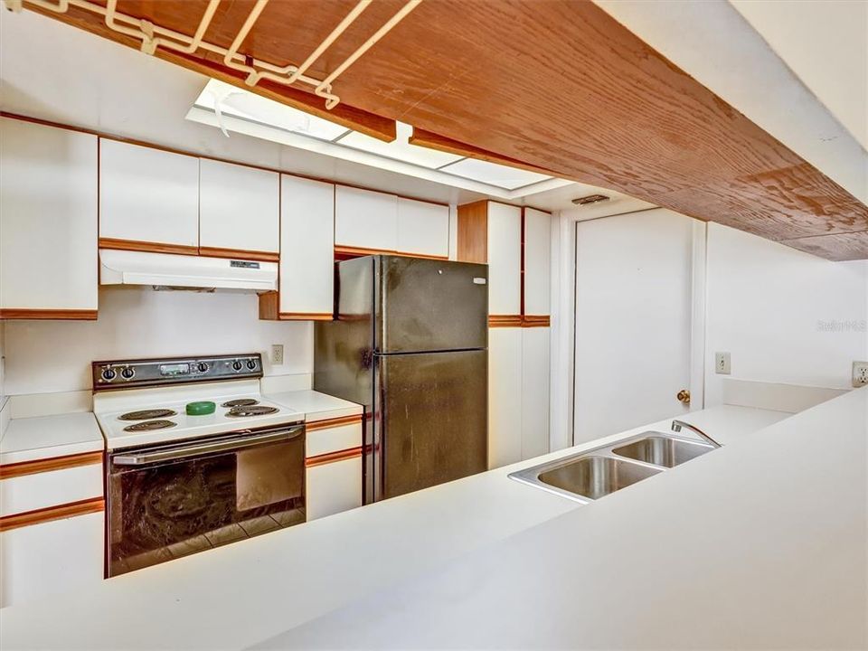 For Sale: $265,000 (3 beds, 2 baths, 1300 Square Feet)