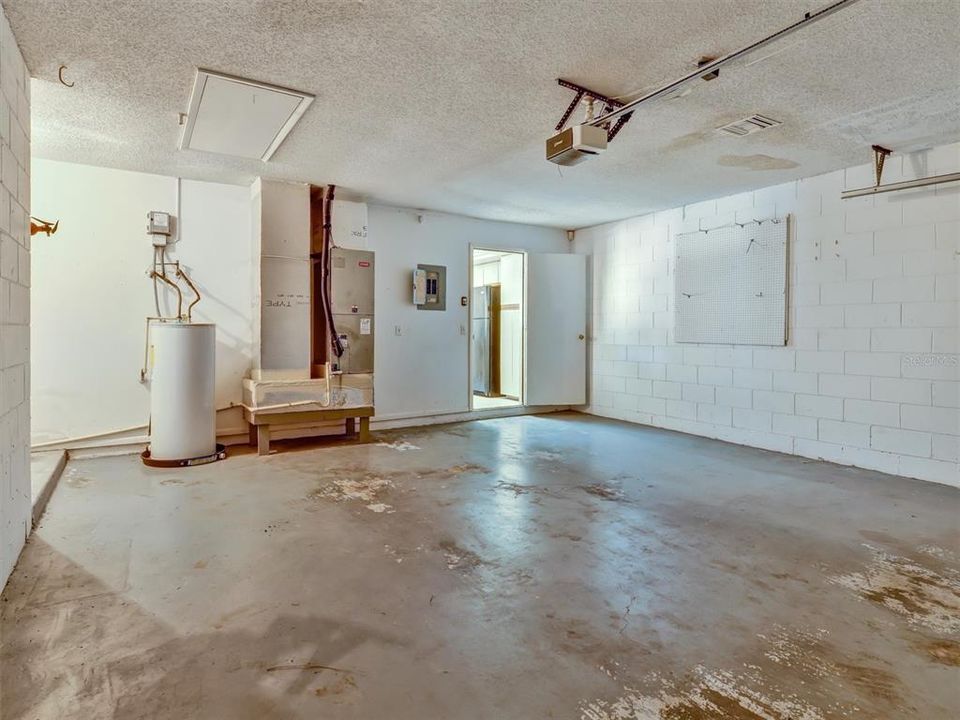 For Sale: $265,000 (3 beds, 2 baths, 1300 Square Feet)