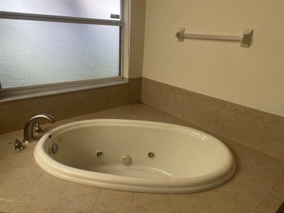 For Rent: $2,295 (3 beds, 3 baths, 1924 Square Feet)