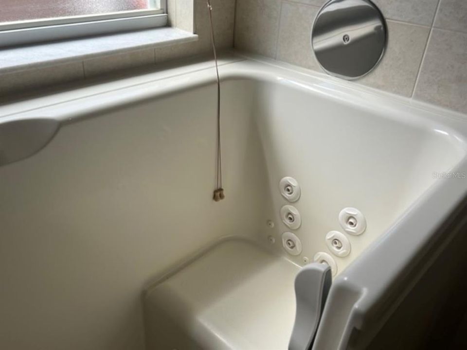 For Rent: $2,295 (3 beds, 3 baths, 1924 Square Feet)
