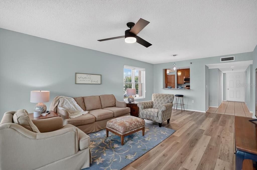 For Sale: $260,000 (2 beds, 2 baths, 1396 Square Feet)