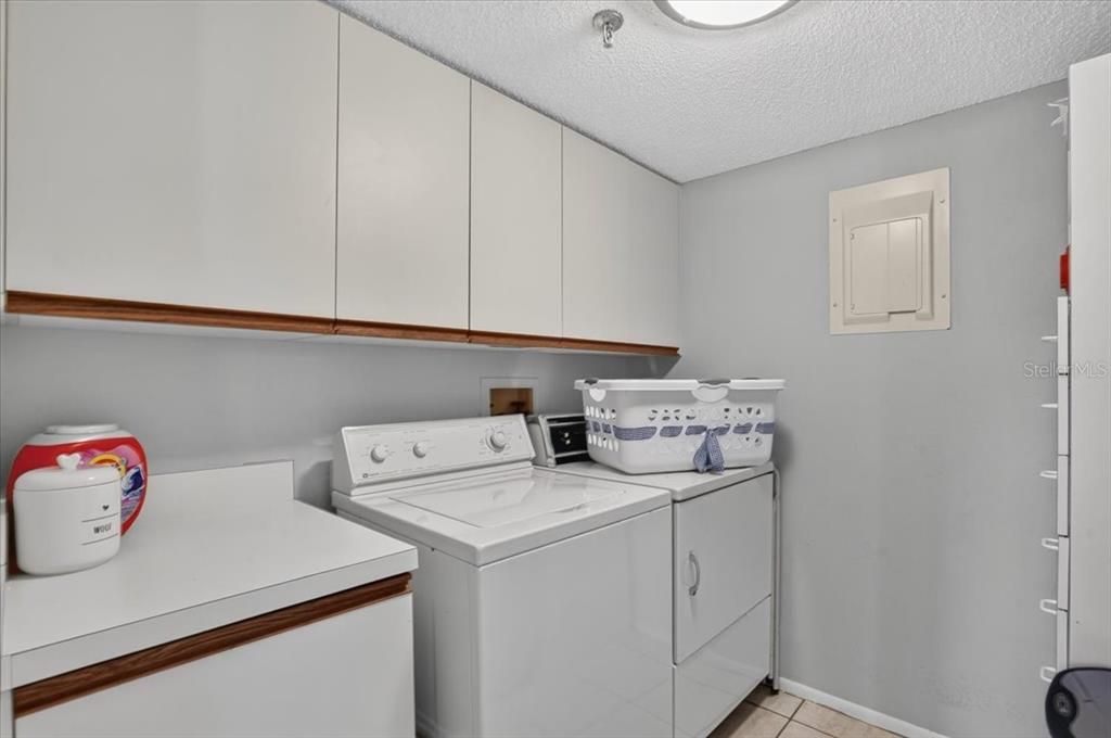 For Sale: $260,000 (2 beds, 2 baths, 1396 Square Feet)
