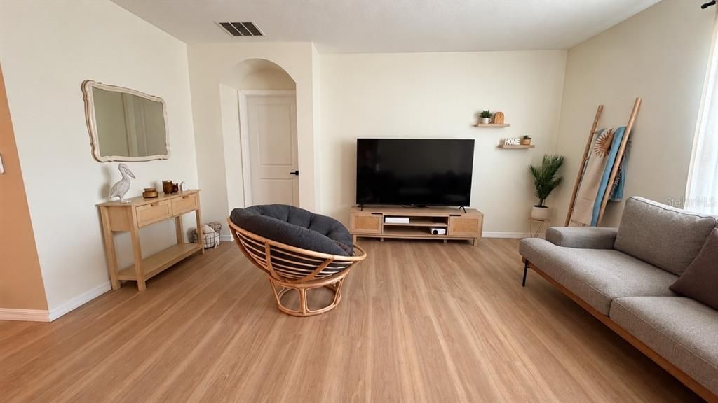 For Sale: $429,000 (4 beds, 2 baths, 1846 Square Feet)