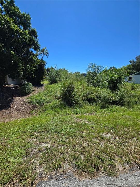 На продажу: $42,000 (0.23 acres)