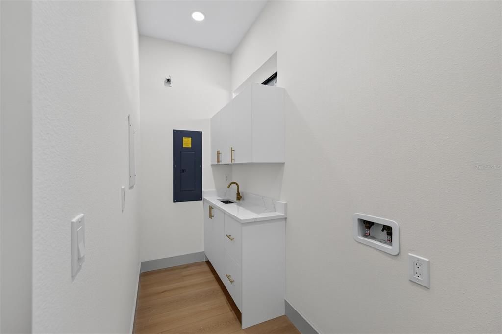 En Venta: $835,000 (4 camas, 4 baños, 2610 Pies cuadrados)