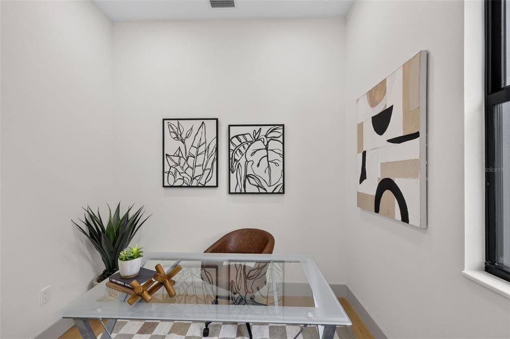En Venta: $835,000 (4 camas, 4 baños, 2610 Pies cuadrados)