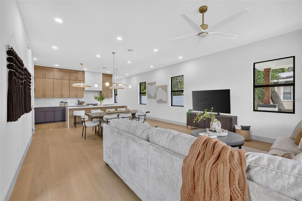 En Venta: $835,000 (4 camas, 4 baños, 2610 Pies cuadrados)