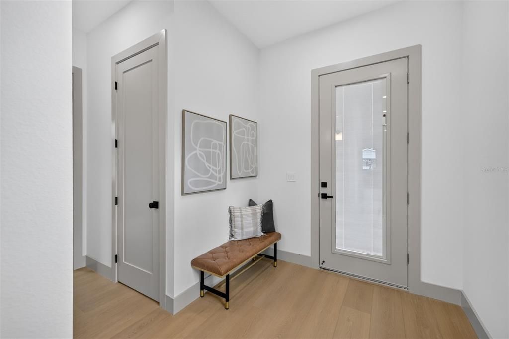 En Venta: $835,000 (4 camas, 4 baños, 2610 Pies cuadrados)