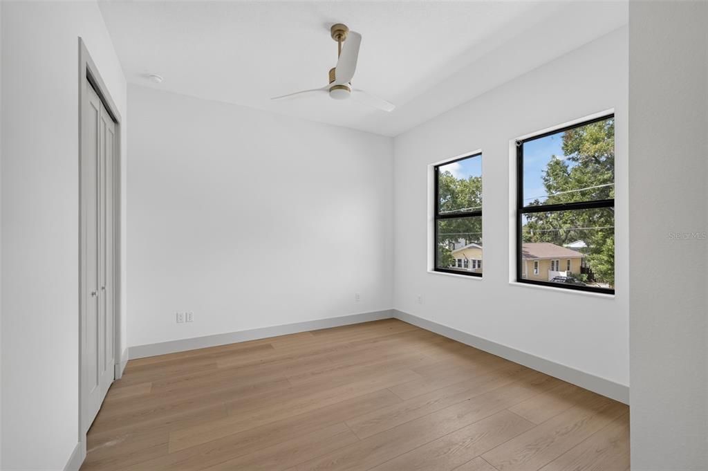 En Venta: $835,000 (4 camas, 4 baños, 2610 Pies cuadrados)