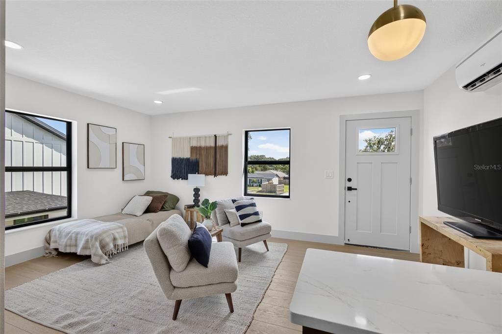 En Venta: $835,000 (4 camas, 4 baños, 2610 Pies cuadrados)