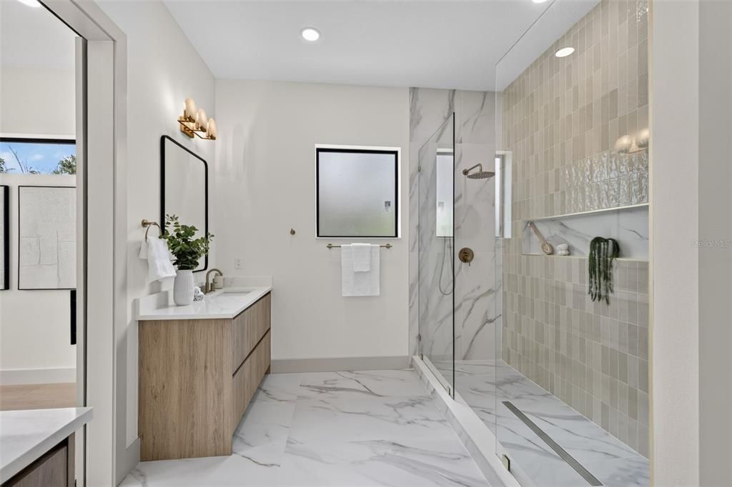 En Venta: $835,000 (4 camas, 4 baños, 2610 Pies cuadrados)