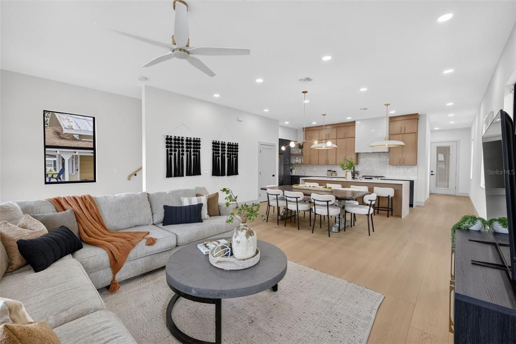 En Venta: $835,000 (4 camas, 4 baños, 2610 Pies cuadrados)