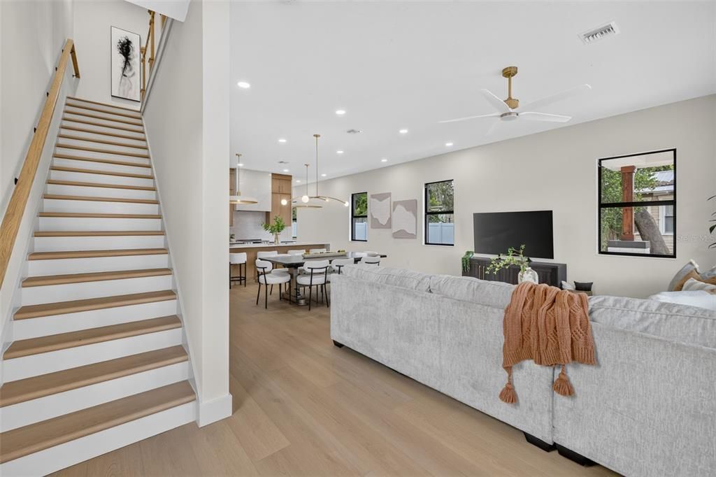 En Venta: $835,000 (4 camas, 4 baños, 2610 Pies cuadrados)