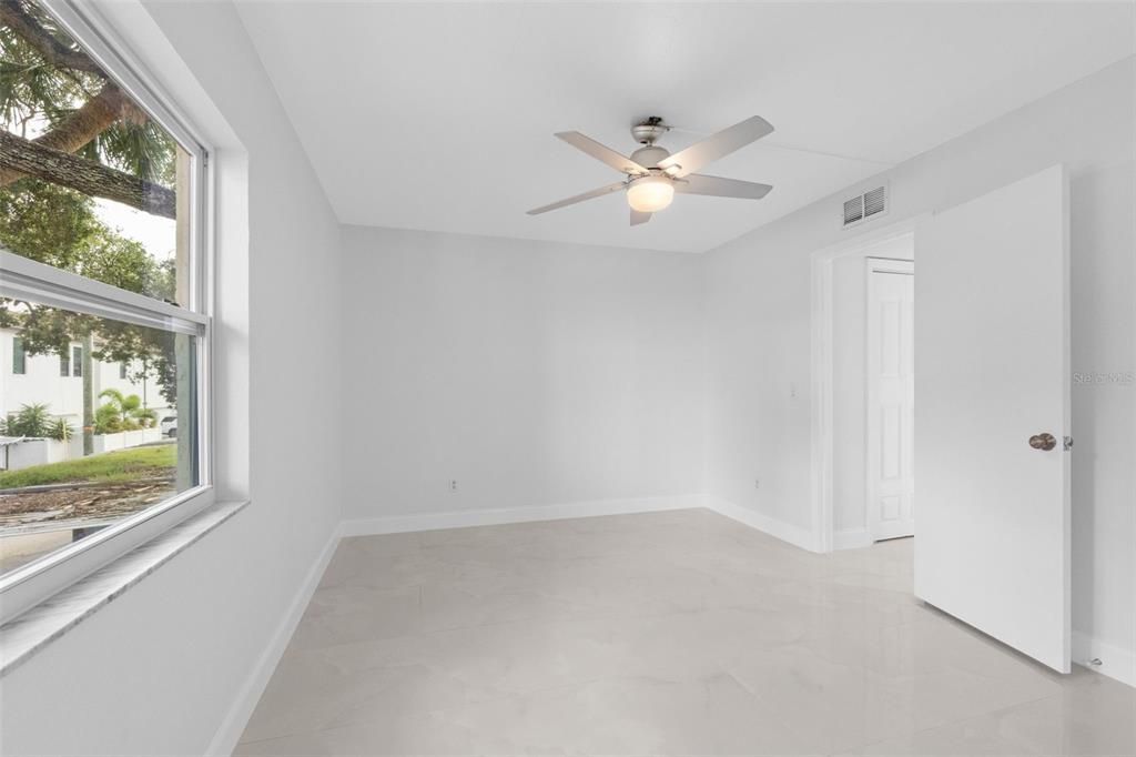 For Sale: $199,000 (2 beds, 1 baths, 632 Square Feet)