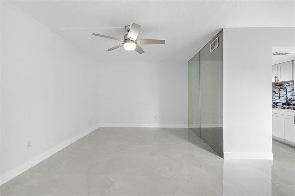 For Sale: $199,000 (2 beds, 1 baths, 632 Square Feet)