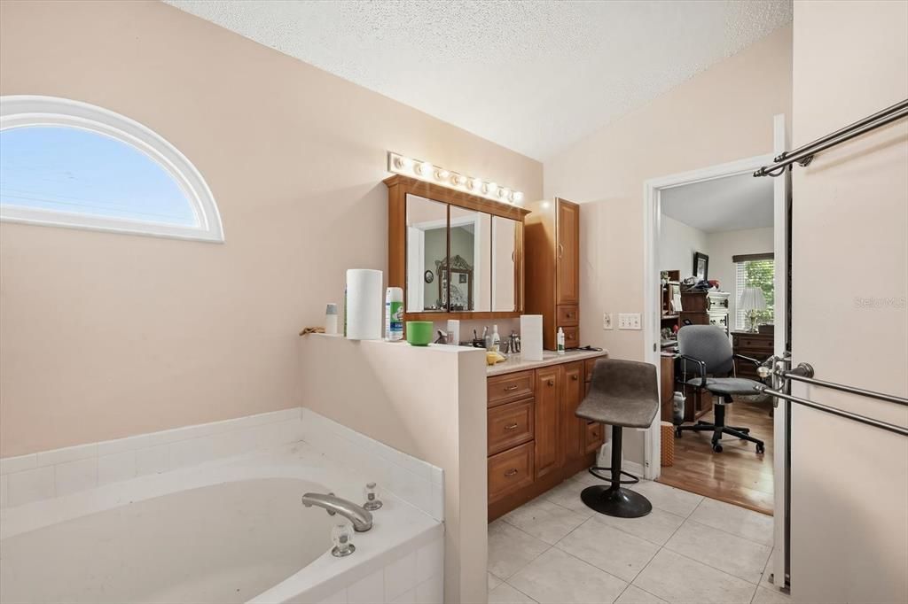 For Sale: $463,900 (4 beds, 2 baths, 1852 Square Feet)