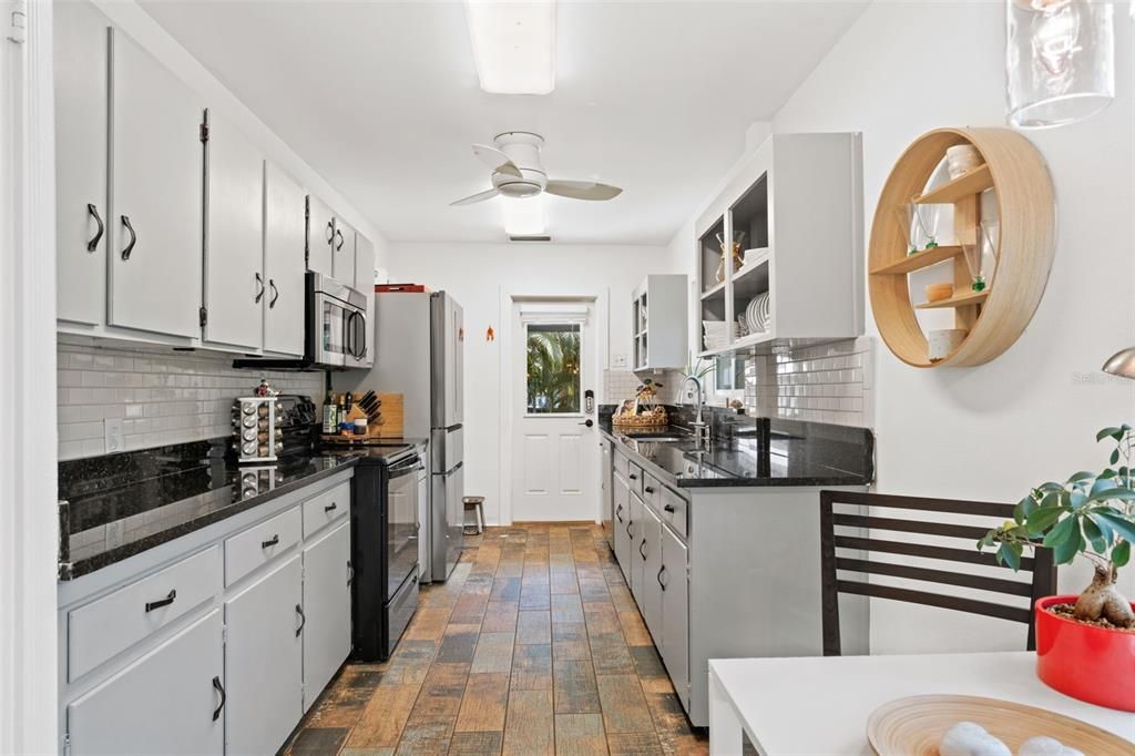 Activo con contrato: $775,000 (2 camas, 2 baños, 1400 Pies cuadrados)
