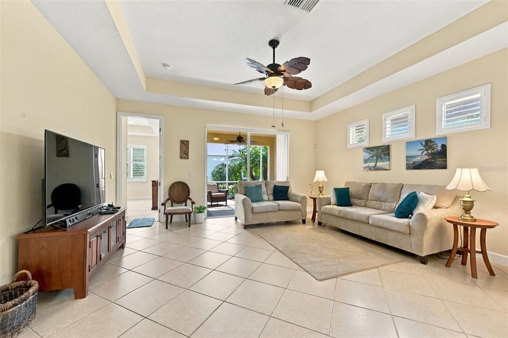 En Venta: $359,900 (3 camas, 2 baños, 1862 Pies cuadrados)