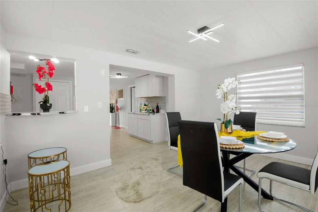 На продажу: $229,900 (2 спален, 2 ванн, 1032 Квадратных фут)