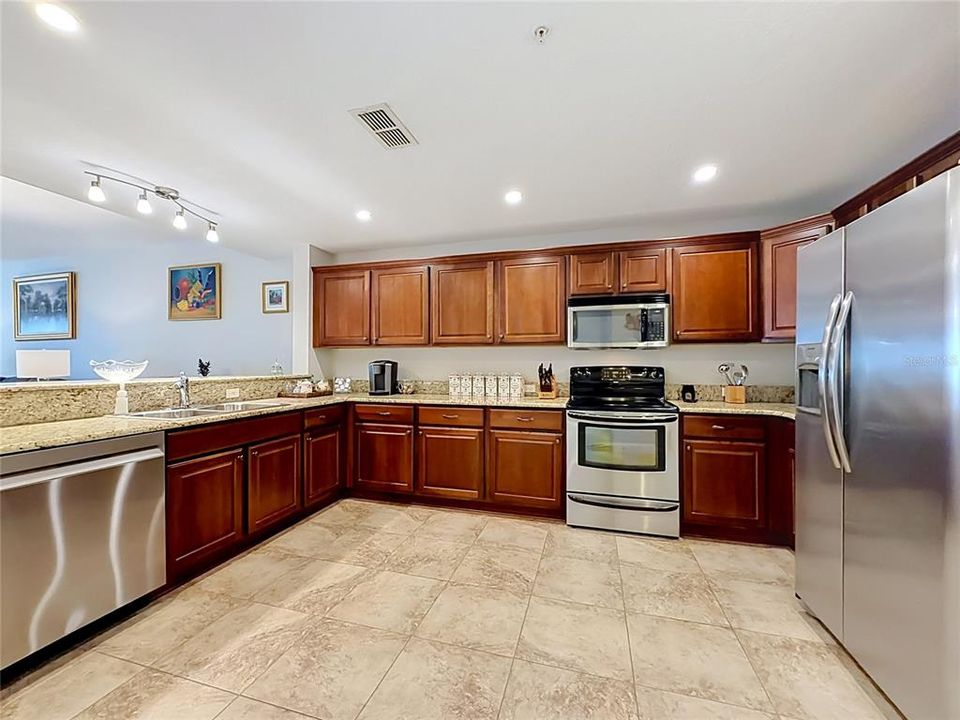 For Sale: $379,999 (2 beds, 2 baths, 1627 Square Feet)