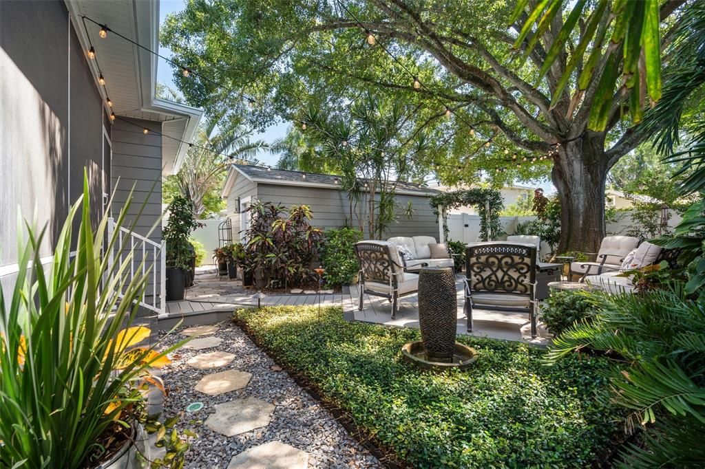 For Sale: $1,200,000 (3 beds, 2 baths, 2285 Square Feet)