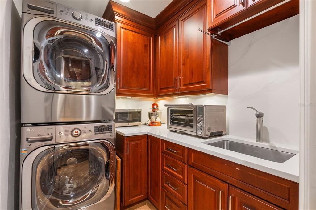 For Sale: $1,200,000 (3 beds, 2 baths, 2285 Square Feet)