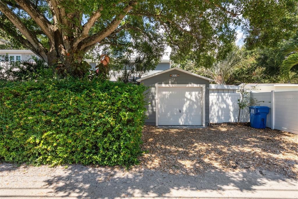 For Sale: $1,200,000 (3 beds, 2 baths, 2285 Square Feet)