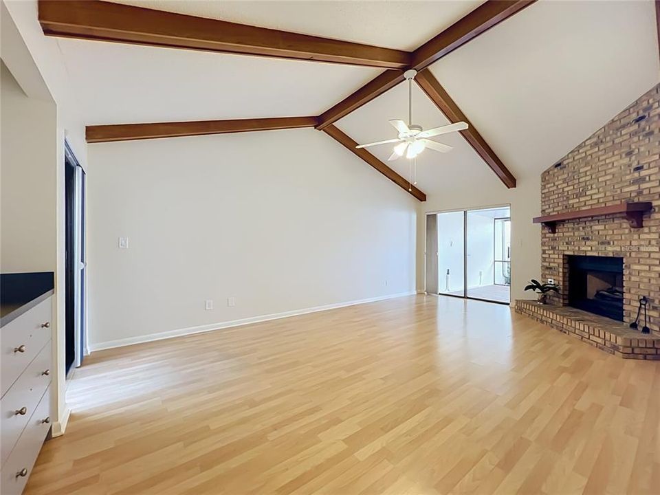 For Sale: $319,000 (2 beds, 2 baths, 1287 Square Feet)