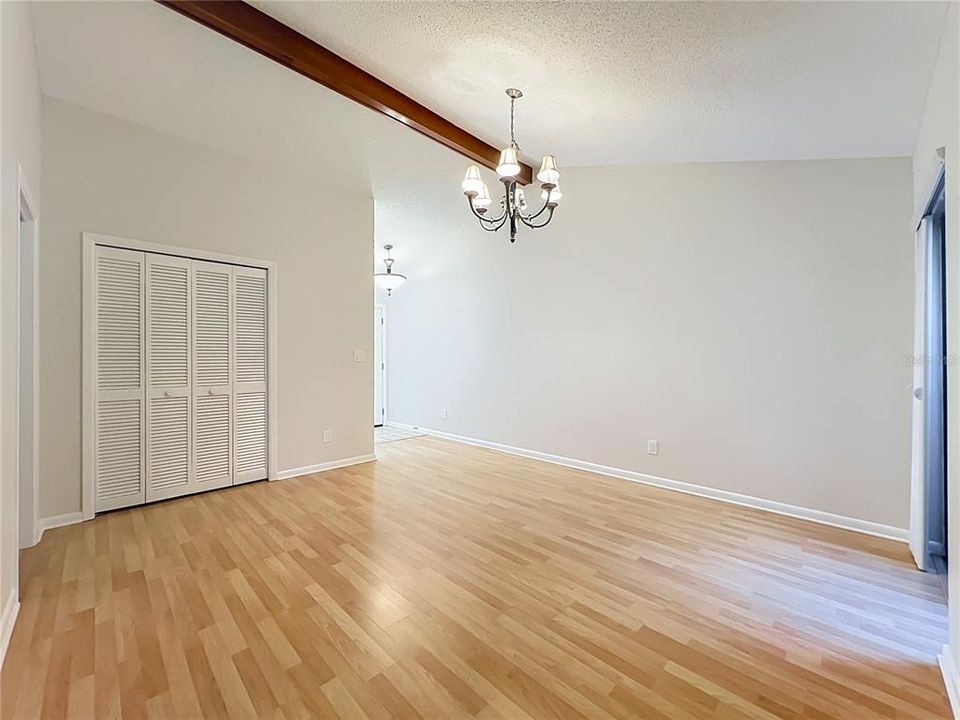 For Sale: $319,000 (2 beds, 2 baths, 1287 Square Feet)