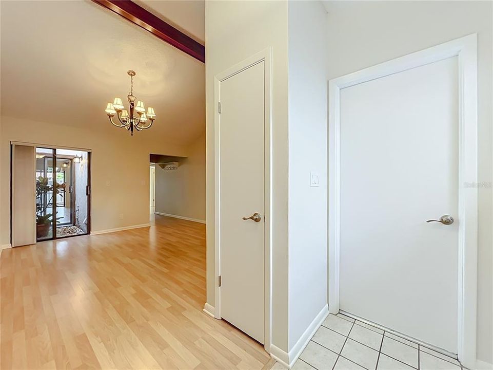 For Sale: $319,000 (2 beds, 2 baths, 1287 Square Feet)