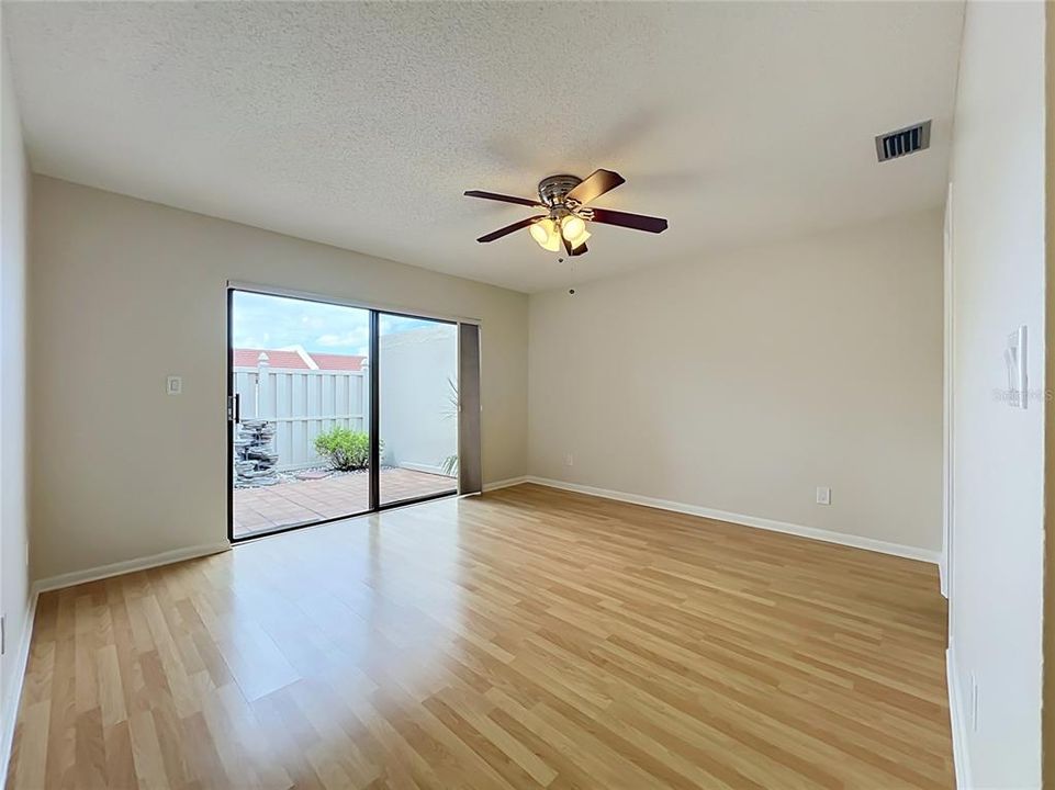 For Sale: $319,000 (2 beds, 2 baths, 1287 Square Feet)