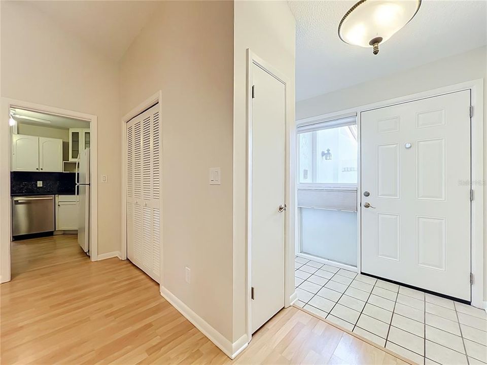 For Sale: $319,000 (2 beds, 2 baths, 1287 Square Feet)