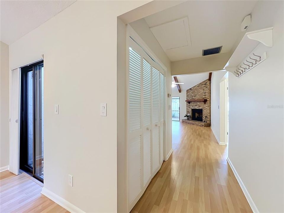 For Sale: $319,000 (2 beds, 2 baths, 1287 Square Feet)