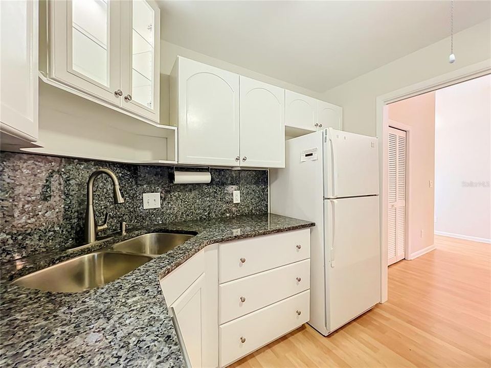 For Sale: $319,000 (2 beds, 2 baths, 1287 Square Feet)