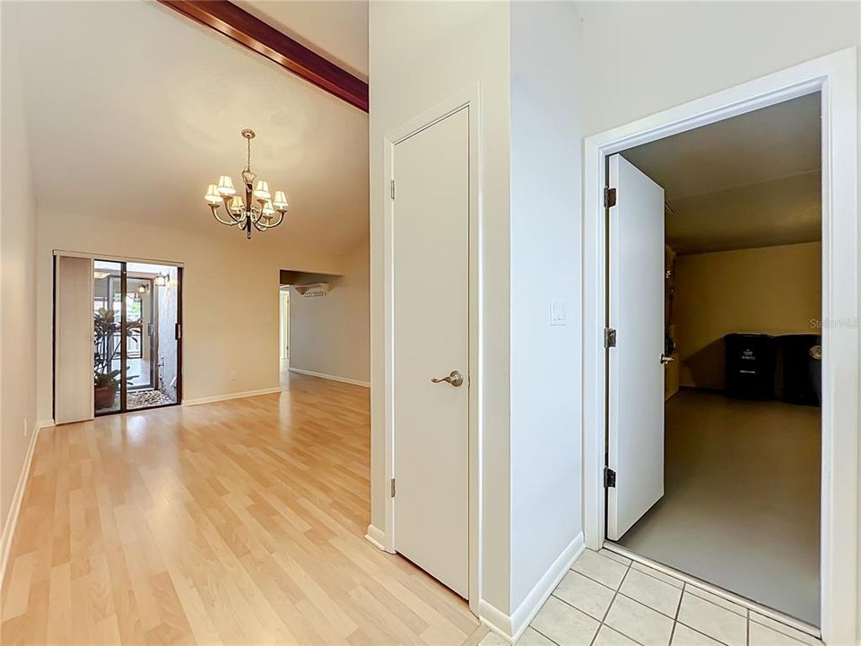 For Sale: $319,000 (2 beds, 2 baths, 1287 Square Feet)