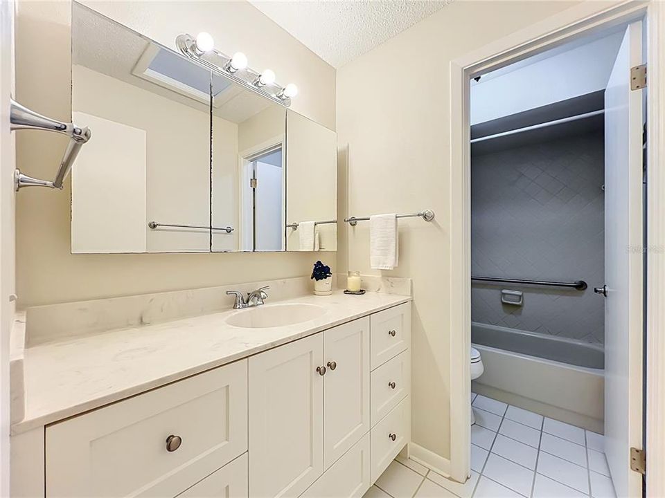 For Sale: $319,000 (2 beds, 2 baths, 1287 Square Feet)
